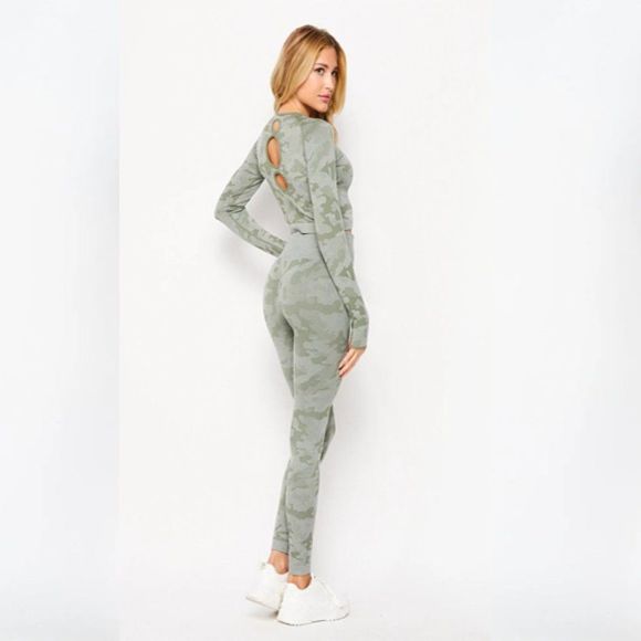 Seamless Marled Camo 2 Piece Sport Set - Two Piece Set - Sport Set - Picture 3 of 5
